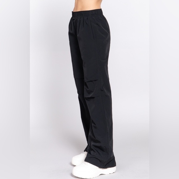 170. New Sleek Black Parachute Pants - Ultimate Comfort and Style - Picture 3 of 4